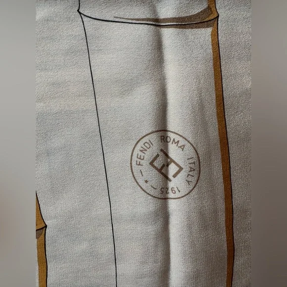 Vintage Fendi silk scarf roosters hand rolled - Picture 2 of 8